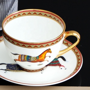 Assiettes de Dîner <span class=keywords><strong>en</strong></span> Céramique Motif Cheval Vintage, Assiettes <span class=keywords><strong>en</strong></span> <span class=keywords><strong>Porcelaine</strong></span> Royale, Plateau de Service avec Logo Personnalisé et Ensemble Tasse à Thé et Soucoupe - Product Image 4