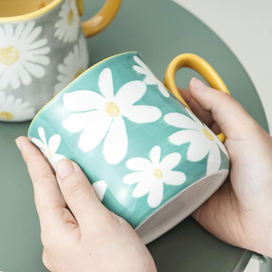 Mug en céramique de porcelaine de style nordique moderne, design floral, de haute qualité et à bon prix, pour boissons chaudes ou froides. - Product Image 6