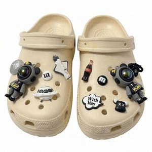 Zapatos de Plataforma Premium para Mujer, Suaves, Reciclables, con Diseño 3D de Astronauta, Decorados, Transpirables, Perforados e Impermeables para Interiores - Product Image 1