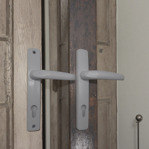 Juego de Manijas para Puerta de Entrada de Aleación de Aluminio Blanco de 85 mm, Diseño Moderno, Directo de Fábrica, con Palanca de Inclinación y Giro - Product Image 3