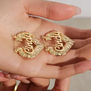 2024 Individueller 18K Goldplattiert Herz Bambus Name Hoop Ohrringe wasserdichter Edelstahl-Schmuck für Damen für Hochzeit oder Geschenk