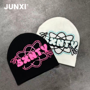 Berretti con teschio invernale di alta qualità berretto Jacquard etichetta personalizzata intrecciata Streetwear acrilico berretti per i viaggi - Product Image 1