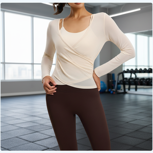 Blusa deportiva de yoga de malla de manga larga con cuello halter, con almohadillas en el pecho, transpirable, ecológica y de secado rápido. - Product Image 1