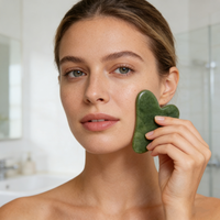 Outil de Gua Sha en jade naturel 2 en 1, rouleau de jade vert, masseur facial avec cadre en alliage inoxydable, boîte cadeau pour le visage et le corps
