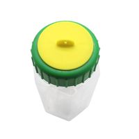 Buitenvliegenvanger van plastic, niet-toxisch en chemievrij, voor fruitvliegen en insecten.