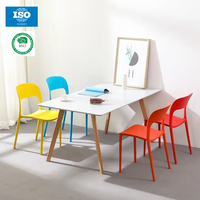 Chaise de salle à manger empilable en polypropylène (PP) pour restaurant, style nordique moderne, vente en gros, prix usine, en vrac