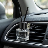En stock, vente en gros : Mini diffuseur de parfum pour voiture vide et personnalisable de 10 ml, flacon carré transparent en verre pour aromathérapie avec bâtonnets diffuseurs
