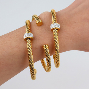 Pulsera de Cadena Trenzada Unisex Más Vendida, Chapada en Oro, Acero Inoxidable, Cierre de Langosta, Brazaletes de Moda Europeos y Estadounidenses, Top Unisex - Product Image 4