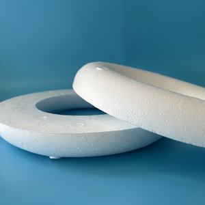 Le plus populaire Fabrication de décorations d'intérieur Anneau de couronne en <span class=keywords><strong>polystyrène</strong></span> expansé EPS pour couronne de Noël - Product Image 1