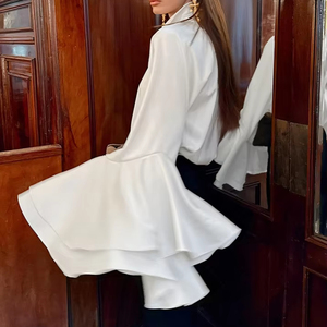 Chemise chic pour femme en mélange de coton blanc, coupe oversize, boutonnée, avec manches évasées superposées spectaculaires - Blouse élégante et tendance - Product Image 2