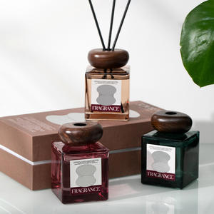 Coffret Cadeau Souvenir Aromathérapie Jardin du Nil – Diffuseur d'Arômes Sans Flamme en Rotin pour Intérieur, Huile Essentielle 60-90 - Product Image 1