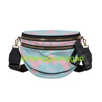 Sac bandoulière en forme de coquille Iota Phi Lambda, design élégant avec lettres grecques, sac unisexe en forme de coquille, sac bandoulière de voyage en plein air
