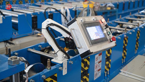 Machines durables de fabrication de tuiles Ridge Cap | Sortie personnalisable pour moteur et pompe à carreaux en acier coloré 380V - Product Image 4