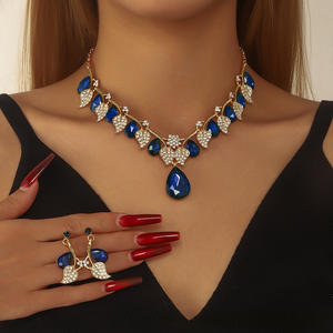 ชุดสร้อยคอและต่างหูคริสตัลหรูหราทันสมัยประดับเพชรทรงหยดน้ำ ชุบทอง ดีไซน์ใบไม้ เหมาะสำหรับงานแต่งงาน งานเลี้ยง และงานหมั้น - Product Image 2