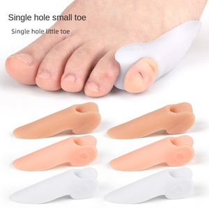 <span class=keywords><strong>Séparateur</strong></span> d'orteils réglable SEBS Gel pouce Valgus <span class=keywords><strong>petit</strong></span> <span class=keywords><strong>orteil</strong></span> Correction housse de protection <span class=keywords><strong>petit</strong></span> <span class=keywords><strong>séparateur</strong></span> d'ongles pour Hallux Valgus - Product Image 1