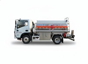 SINOTRUK HOWO 1SUZU 4x2 9000L Corrosive Acid Tank Truck Euro 4 Fuel Tanker Truck Oil Tanker Truck - Product Image 3