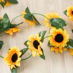 Guirnalda Artificial de Girasoles de Seda con Lirios del <span class=keywords><strong>Valle</strong></span>, Flores Artificiales para Decoración de Jardín y Fondos Fotográficos - Product Image 3