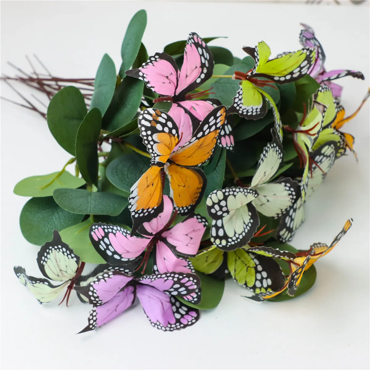 Hojas de seda de flores de mariposa artificiales para decoración de fiesta en casa