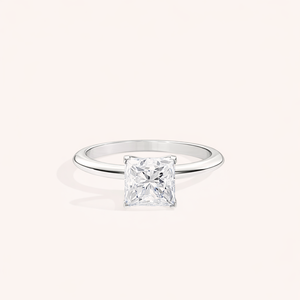 Anillo solitario minimalista con diamante de corte princesa cultivado en laboratorio en oro blanco/amarillo y rosa de 18 quilates - Product Image 3