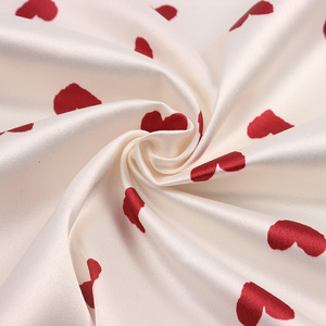<span class=keywords><strong>Tissu</strong></span> imprimé de motif de <span class=keywords><strong>coeur</strong></span> de taffetas de polyester pour des vêtements de sommeil - Product Image 3