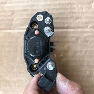 41-42-8851 Régulateur <span class=keywords><strong>de</strong></span> tension <span class=keywords><strong>de</strong></span> générateur à usage intensif 24V 12V Chargement automatique pour systèmes AC Truck Bus Remplacement OEM - Product Image 3
