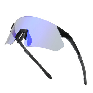 Gafas de ciclismo deportivas personalizadas con montura negra, lentes de PC con protección UV400, antideslizantes, para hombre, para correr, senderismo y actividades al aire libre. - Product Image 1