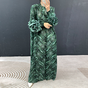 ชุดเดรสยาวทรงหลวมไซส์ใหญ่สำหรับผู้หญิง แบรนด์ Miyake ลายจีบดอกไม้ แขนยาว รุ่นใหม่ประจำฤดูใบไม้ร่วงปี 2026 สำหรับส่งออกต่างประเทศ - Product Image 2