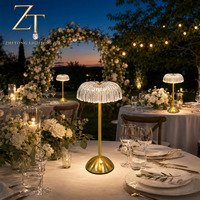 Lampe de table de mariage élégante en acrylique transparent et métal doré, sans fil, pour centre de table occidental ou pour l'arrière-plan photo