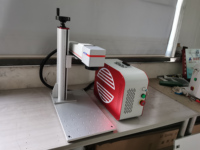 Machine de marquage laser à fibre, prix bas, mini marqueur laser portable pour métal, acier, aluminium, type de bureau, petite machine de marquage