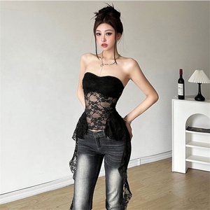 Innocente - Top Básico Estilo Seductor, Top sin Mangas con Aberturas Atractivas, Corte Ajustado - Product Image 3