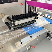 Machine d'emballage automatique numérique à scellage sur 4 côtés et scellage arrière pour le remplissage et l'emballage de pain, rouleaux d'œufs, croissants, gaufres, hamburgers