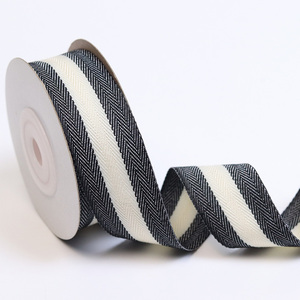 <span class=keywords><strong>Ruban</strong></span> gros-grain <span class=keywords><strong>sergé</strong></span> écologique de largeur personnalisée tissu rouge blanc <span class=keywords><strong>noir</strong></span> gris <span class=keywords><strong>ruban</strong></span> tissé à rayures pour la décoration de vêtement - Product Image 4