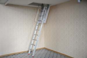 Escalera <span class=keywords><strong>de</strong></span> loft <span class=keywords><strong>de</strong></span> aluminio plegable moderna para conversión <span class=keywords><strong>de</strong></span> garaje-Capacidad <span class=keywords><strong>de</strong></span> ahorro <span class=keywords><strong>de</strong></span> espacio <span class=keywords><strong>de</strong></span> 300KGS - Product Image 4