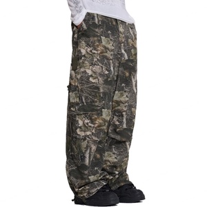 Pantalon cargo parachute de luxe camouflage Woodland pour homme, coupe oversize, avec plis aux genoux et six poches - Product Image 4