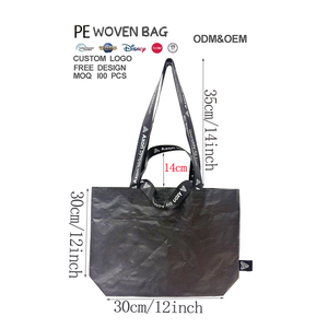 Fournisseur de sacs fourre-tout personnalisés, sac de shopping en PE tissé noir tendance à double poignée avec poignée longue - Product Image 1