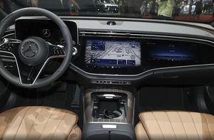 Usato <span class=keywords><strong>Mercedes</strong></span> Benzs <span class=keywords><strong>E</strong></span> <span class=keywords><strong>Class</strong></span> PHEV E350 <span class=keywords><strong>E</strong></span> L auto ibride Plug-in berlina nuovo veicolo energetico in cina - Product Image 4