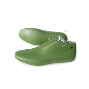 Ensanchador de Zapatos de Plástico para Hombre con Función Antiarrugas para Botas - Expansor de Forma - Product Image 1