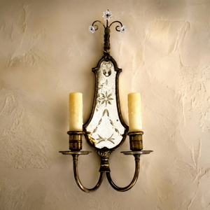 Applique murale traditionnelle en métal avec plaque arrière miroir et porte-bougie, luminaire décoratif suspendu - Product Image 1