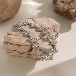 Pulsera <span class=keywords><strong>de</strong></span> <span class=keywords><strong>tenis</strong></span> <span class=keywords><strong>de</strong></span> circonita blanca con diseño <span class=keywords><strong>de</strong></span> flor <span class=keywords><strong>de</strong></span> ciruelo <span class=keywords><strong>para</strong></span> <span class=keywords><strong>mujer</strong></span>, <span class=keywords><strong>de</strong></span> acero inoxidable con PVD <span class=keywords><strong>de</strong></span> oro <span class=keywords><strong>de</strong></span> 18K, estilo Ins, fresca, elegante, <span class=keywords><strong>para</strong></span> uso diario, regalo - Product Image 4