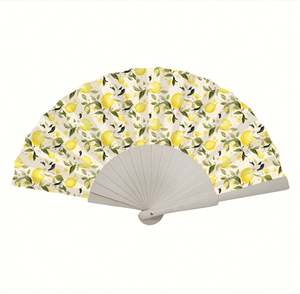 Abanico de mano chino de sándalo personalizado, tallado en madera, estilo arte popular, ideal para recuerdos de boda y promociones. - Product Image 3