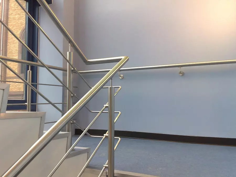 Balustrade En Acier Inoxydable – Mains Courantes, Clôture – Fournisseur Qualité – NEUF