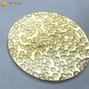 แผ่นเหล็กสแตนเลสสีเงินลายรังผึ้ง ผิวแบบค้อนทุบ ตามมาตรฐาน JIS สำหรับงานดัด ตัด เชื่อม ความหนา 0.5-0.8 มม. สำหรับผนัง - Product Image 3