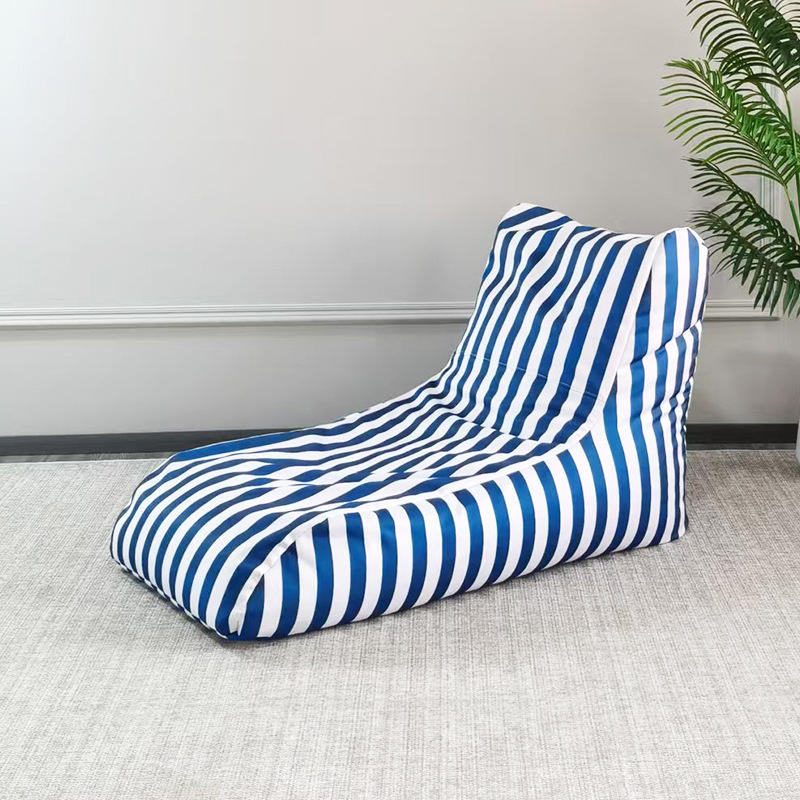 สีฟ้าและสีขาว