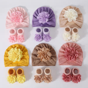 Ensemble bonnet et chaussettes pour nouveau-né, couleur unie, antidérapant, tricoté, coton de haute qualité, respirant, chaussettes pour bébé fille avec fleurs 3D, vente en gros - Product Image 2