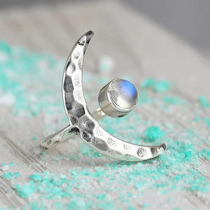 Anillo con forma de luna A105 con bisel de piedra lunar natural, anillo unisex con piedra preciosa para regalo, joyería de moda. - Product Image 2