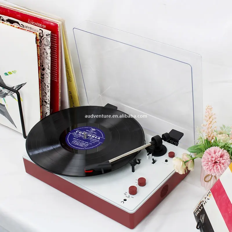 Combinazione di giradischi LP moderno e retrò giradischi in vinile grammofono con trasmissione a cinghia con copertura trasparente