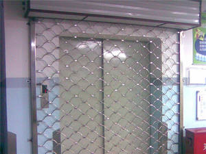 <span class=keywords><strong>Porte</strong></span> de volet roulant de grillage de <span class=keywords><strong>grille</strong></span> en acier galvanisé de sécurité horizontale de haute qualité - Product Image 2