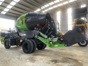 Camión Mezclador de Concreto Autocargable Xinyu de 3.5/4/5.5/6.5/2.6 Metros Cúbicos con Motor Hidráulico y Bomba de Concreto, Hidráulica Importada - Product Image 3