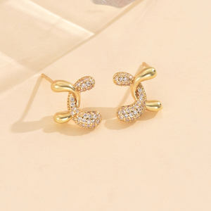 Boucles d'oreilles à emboîtement Double C tendance et élégantes or et argent avec zinc, cuivre et zircone incrustés cadeaux d'anniversaire pour les filles - Product Image 5