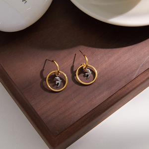 Aros de Oro de 18K con Dije de Pájaro en Acero Inoxidable, Diseño Geométrico, para Uso Diario - Product Image 4